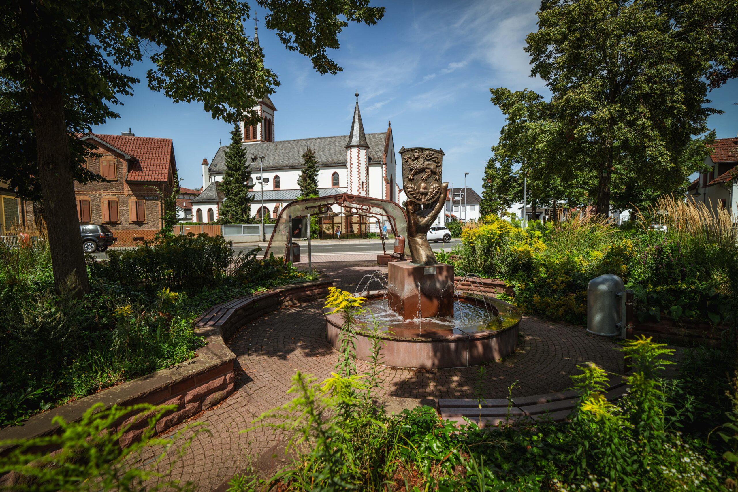 Marktplatz Hausen Hand, kath Kirche Josef_A7_02984