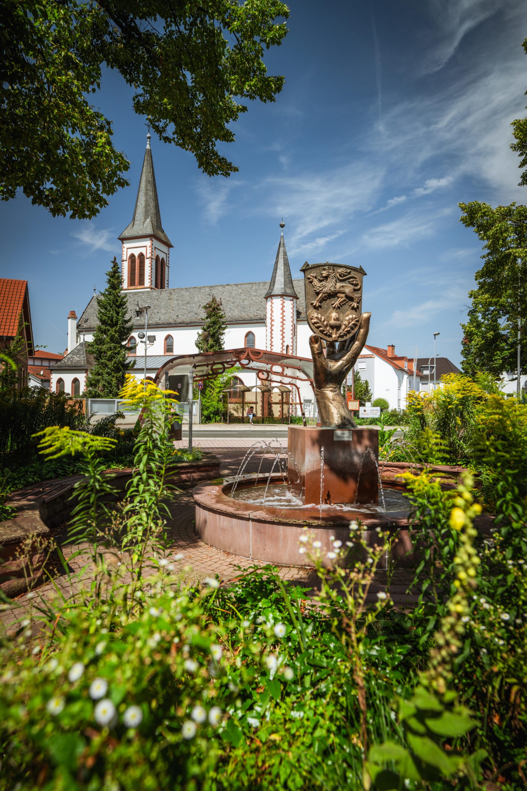 Marktplatz Hausen Hand, kath Kirche Josef_A7_02990